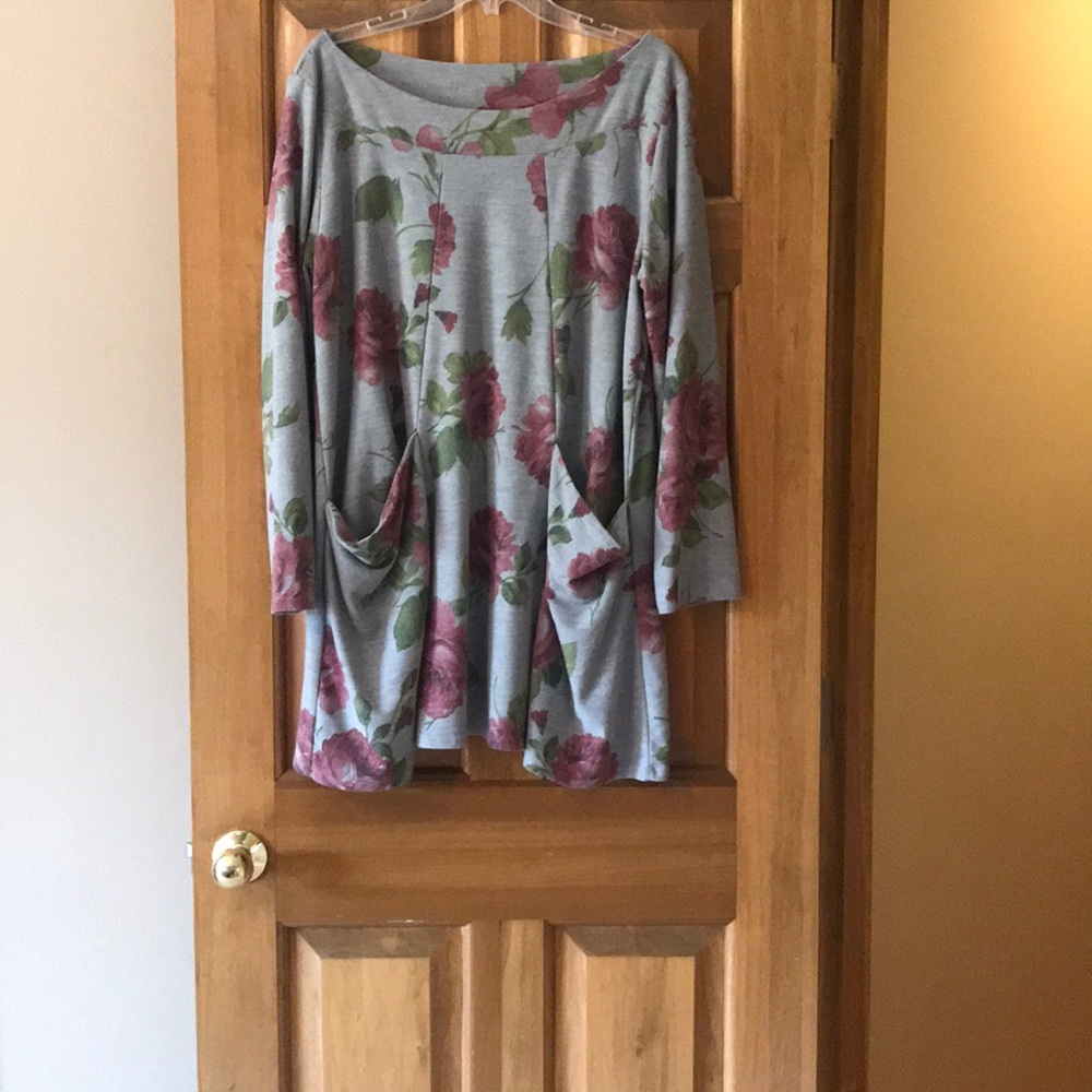 Floral (Rose) Pocketed Tunic Top